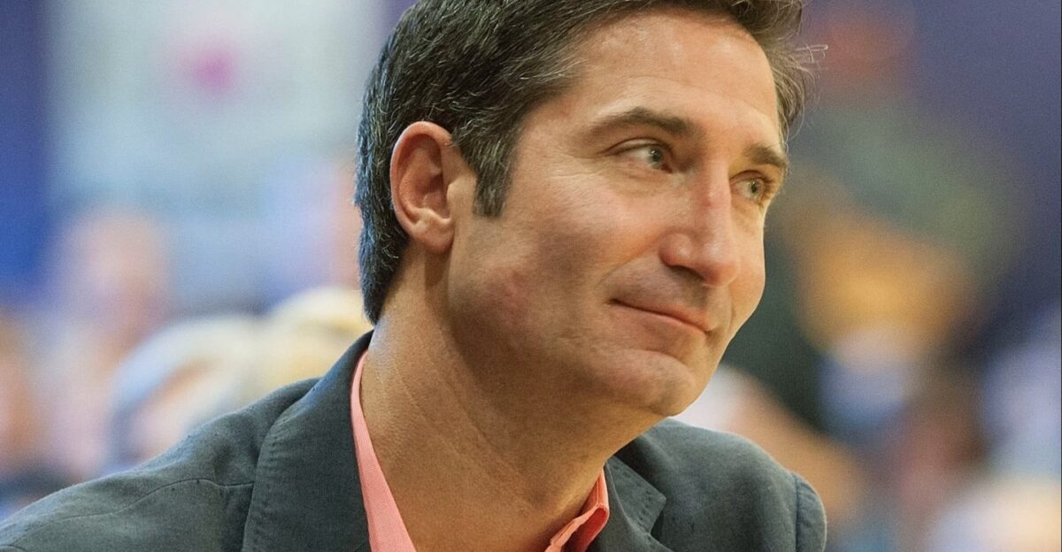 Starbucks CEO Brian Niccol is adding more staff to 3 000 Starbucks locations globally by Jeffys Online Store