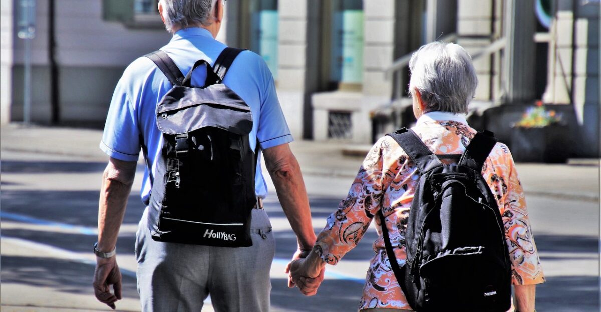 senior elderly people couple persons old friends leisure pensioner feeling love travelling backpacks senior senior senior elderly elderly elderly elderly people people people people people couple couple couple old old friends friends love love love travelling