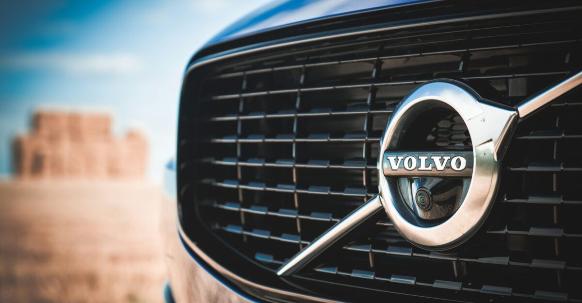 silver and black mercedes benz emblem