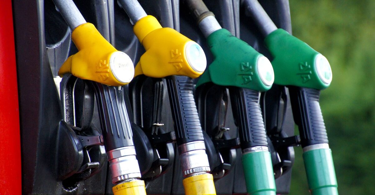 fuel pump energy gas pump gas station diesel fuel gasoline unleaded refinery car road breakdown car wallpapers full gun tank auto