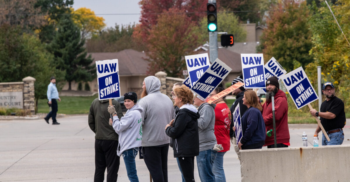U S Department of Agriculture USDA Secretary Tom Vilsack met with the men and women of United Auto Workers Local 450 as they continue their fight for a fair wage better benefits and a secure retirement at the John Deere Des Moines Works in Ankeny Iowa on October 20 2021 USDA Photo by Lance Cheung