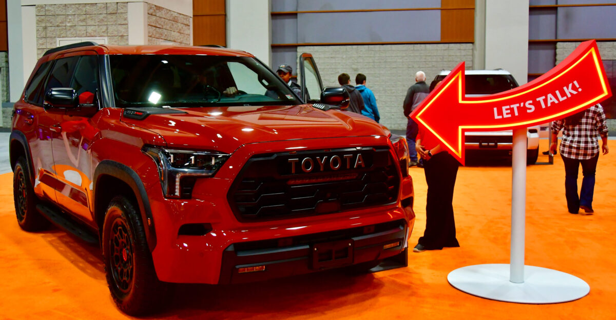 Sequoia Hybrid in Red