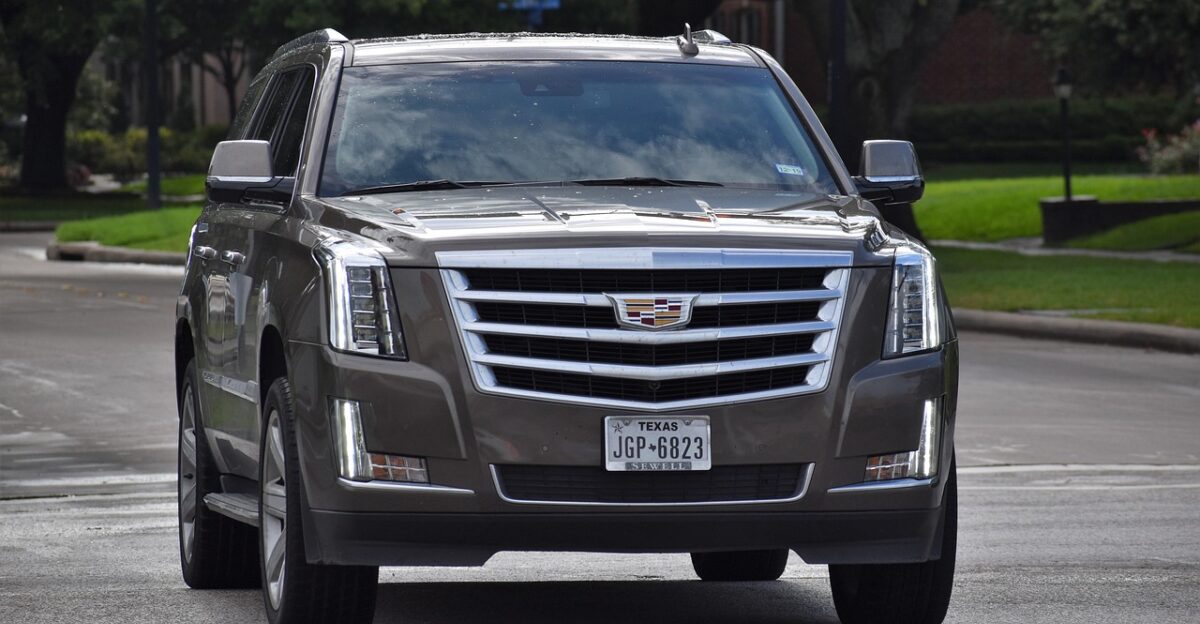 cadillac escalade suv car car wallpapers luxury car automobile vehicle off road vehicle cadillac suvs free car pictures luxury photos for free lux life luxury lifestyle best suvs listings car dealership free suv pictures editors pic